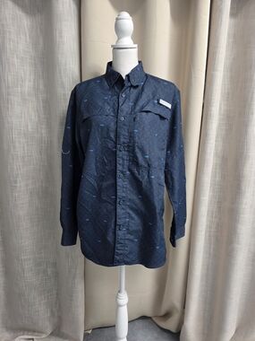 Realtree Men's Navy Button-Down Shirt Fish Outdoorsy Gorpcore Size S